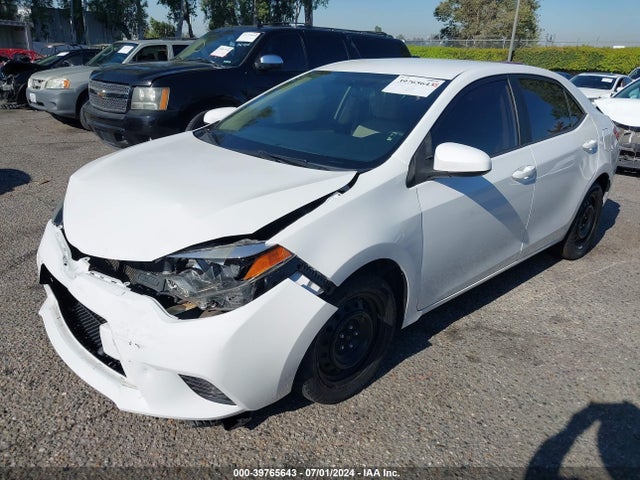 Toyota COROLLA LE 2015 5YFBURHE5FP203336 Image 2