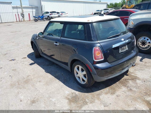 2007 MINI COOPER WMWMF33547TU61085 Photo 2
