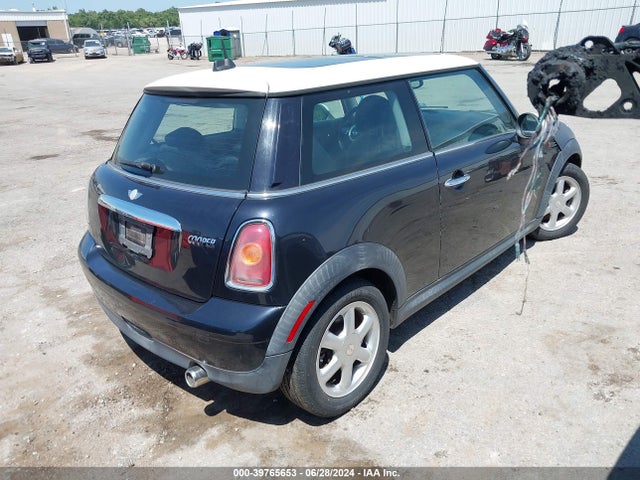 2007 MINI COOPER WMWMF33547TU61085 Photo 3
