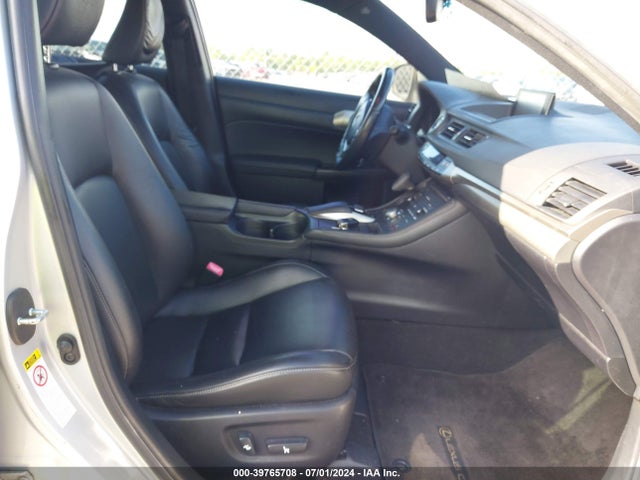 Lexus CT 200H 2014 JTHKD5BH0E2174285 Image 5