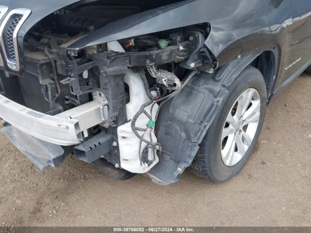1C4PJLAB8FW707155 Jeep Cherokee Sport