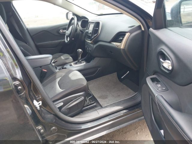 1C4PJLAB8FW707155 Jeep Cherokee Sport
