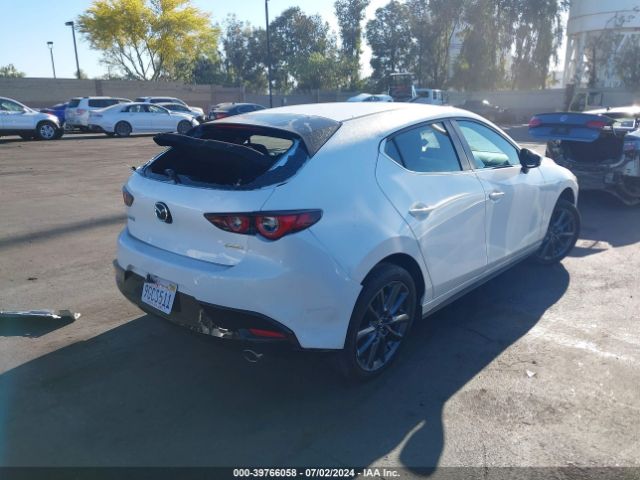 JM1BPAKM4P1615584 Mazda Mazda3 2.5 S Select