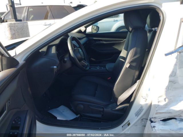 JM1BPAKM4P1615584 Mazda Mazda3 2.5 S Select