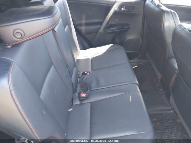 Toyota RAV4 SE 2018 2T3JFREV2JW836563 Image 8