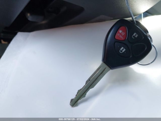 VNKKTUD32FA040635 Toyota YARIS LE