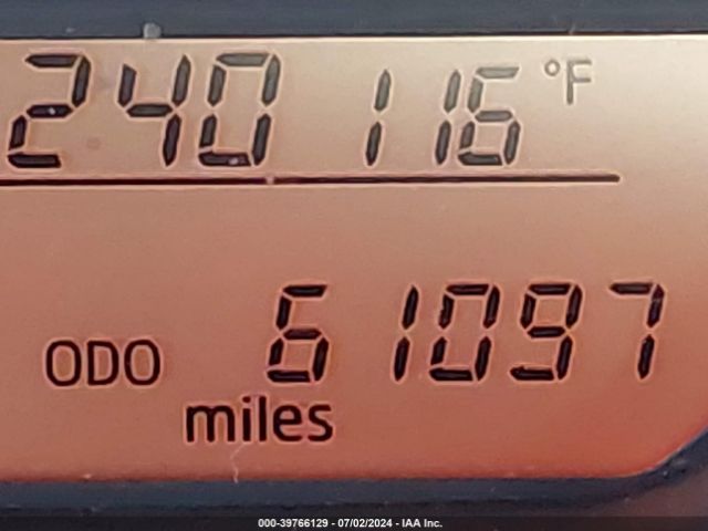 VNKKTUD32FA040635 Toyota YARIS LE