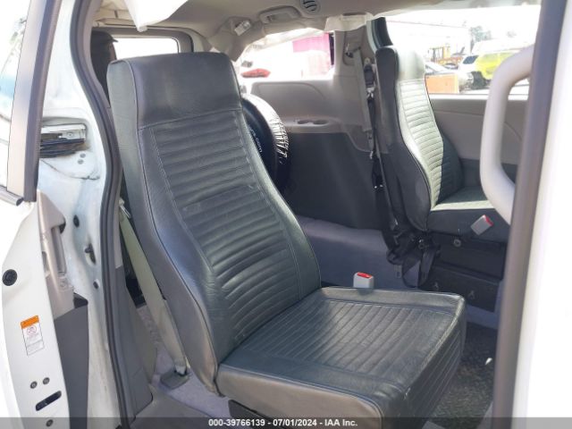 5TDZZ3DC4HS795842 Toyota Sienna L 7 Passenger