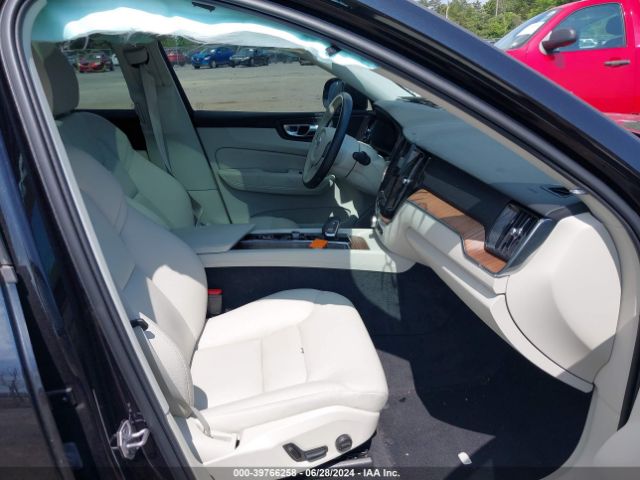 YV4L12RK4N1945235 Volvo Xc60 B5 Momentum