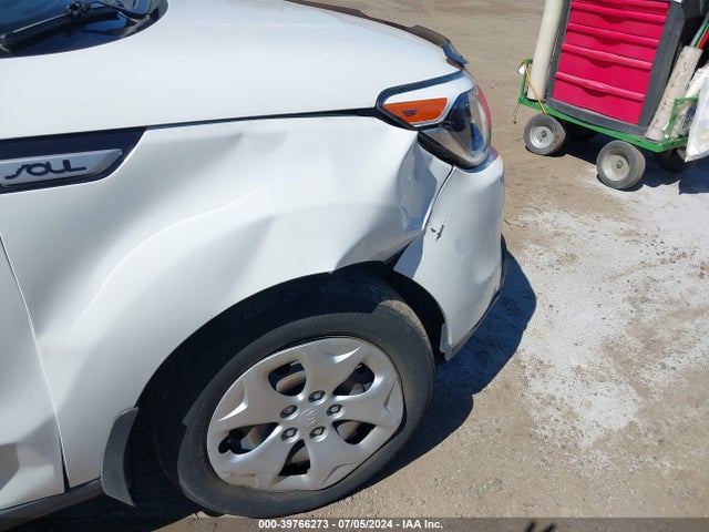 KIA Soul 2015 KNDJN2A24F7232019 Image 13