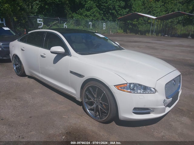 2011 JAGUAR XJ SAJWA2GE5BMV01970 Photo 0
