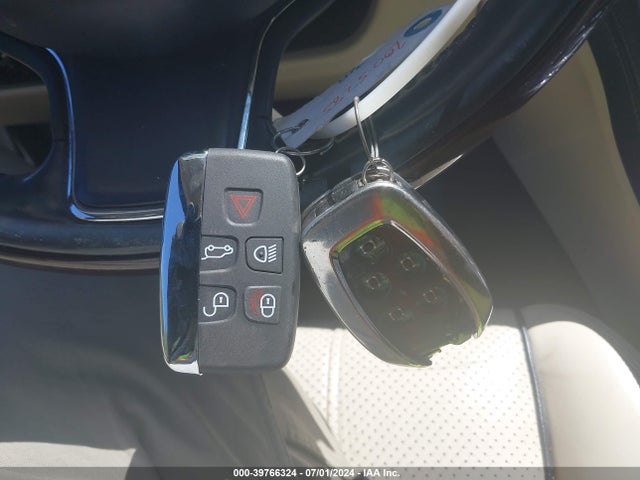 2011 JAGUAR XJ SAJWA2GE5BMV01970 Photo 10