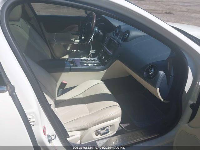 2011 JAGUAR XJ SAJWA2GE5BMV01970 Photo 4