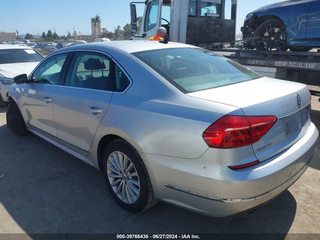 1VWBT7A36GC061702 Volkswagen Passat 1.8t Se
