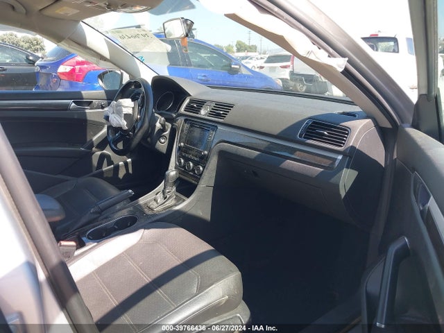 1VWBT7A36GC061702 Volkswagen Passat 1.8t Se
