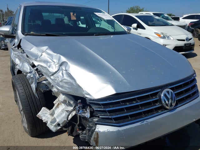 1VWBT7A36GC061702 Volkswagen Passat 1.8t Se