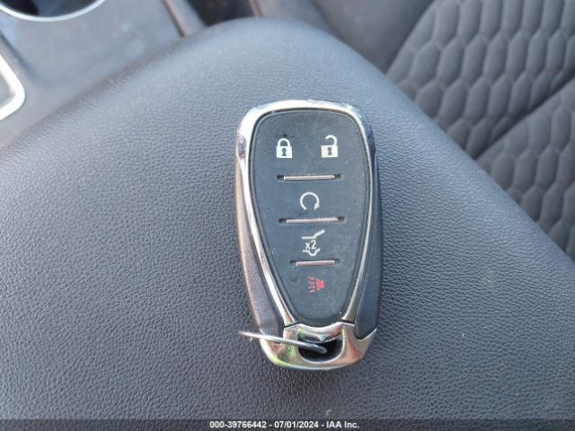 3GNAXSEVXJL361215 Chevrolet EQUINOX LT