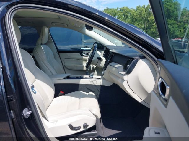 YV4L12RL7N1079913 Volvo Xc60 B5 Inscription