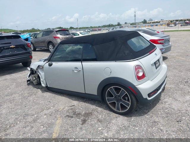 2014 MINI CONVERTIBLE WMWZP3C53ET706183 Photo 2