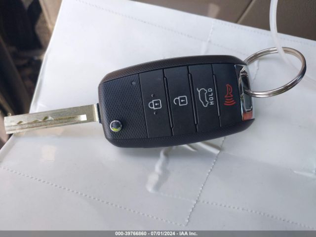 5XYPG4A30KG575657 KIA Sorento 2.4l Lx