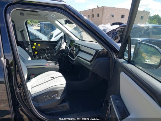 7PDSGABA0PN026331 Rivian R1s Adventure