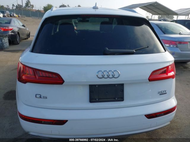 WA1ANAFY2J2213668 Audi Q5 2.0t Premium/2.0t Tech Premium