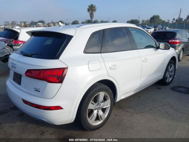 WA1ANAFY2J2213668 Audi Q5 2.0t Premium/2.0t Tech Premium
