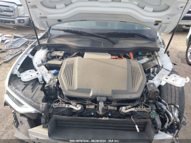 WA1VAAGE7KB010990 Audi E-tron Premium Plus