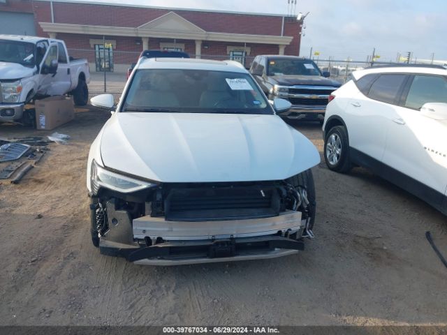 WA1VAAGE7KB010990 Audi E-tron Premium Plus