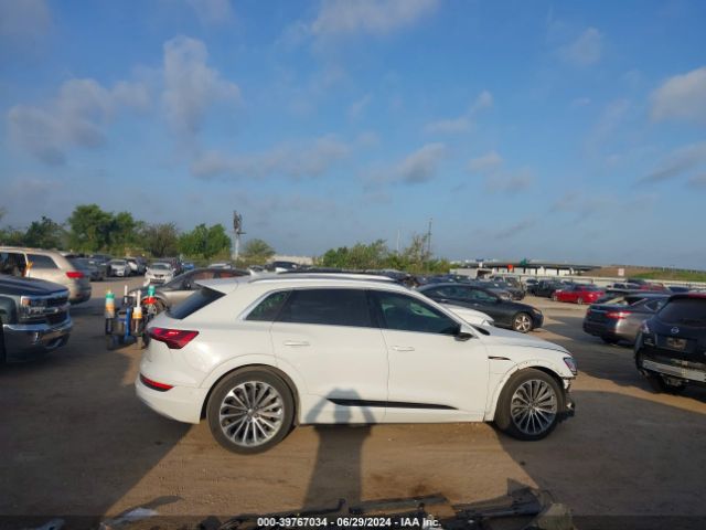 WA1VAAGE7KB010990 Audi E-tron Premium Plus