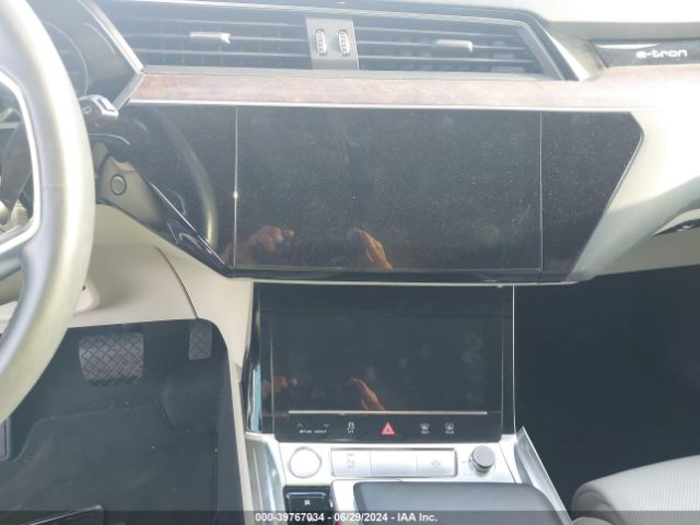 WA1VAAGE7KB010990 Audi E-tron Premium Plus