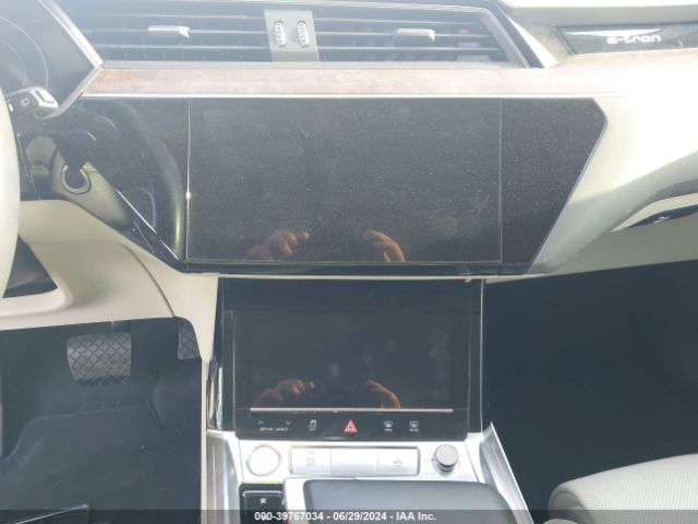 WA1VAAGE7KB010990 Audi E-tron Premium Plus
