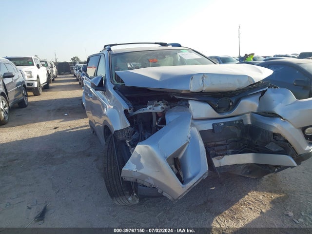 Toyota Rav4 Xle 2017 2T3WFREV3HW342678 zdjęcie główne