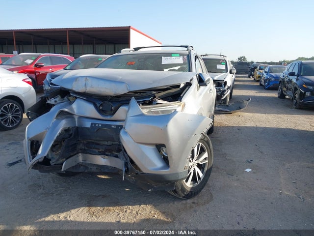 Toyota Rav4 Xle 2017 2T3WFREV3HW342678 Image 2