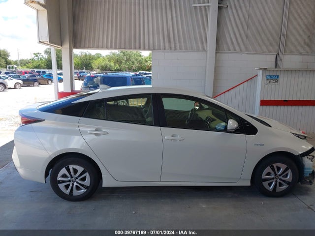 Toyota Prius Two Eco 2017 JTDKARFU8H3537116 Image 14