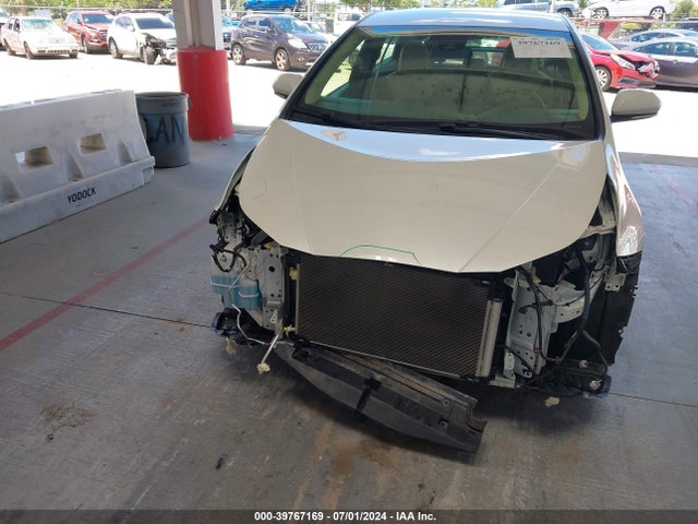 Toyota Prius Two Eco 2017 JTDKARFU8H3537116 Image 6