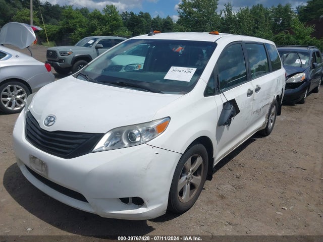 Toyota Sienna L 7 Passenger 2015 5TDZK3DC8FS594883 Image 2