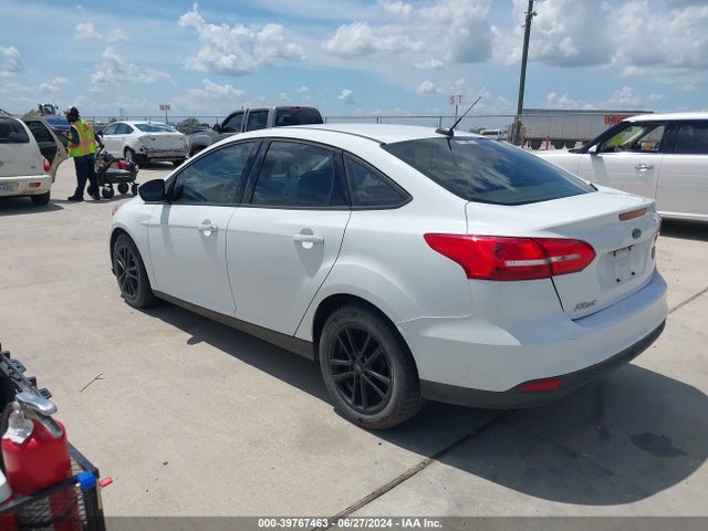 Ford FOCUS SE 2017 1FADP3F26HL285875 Image 3