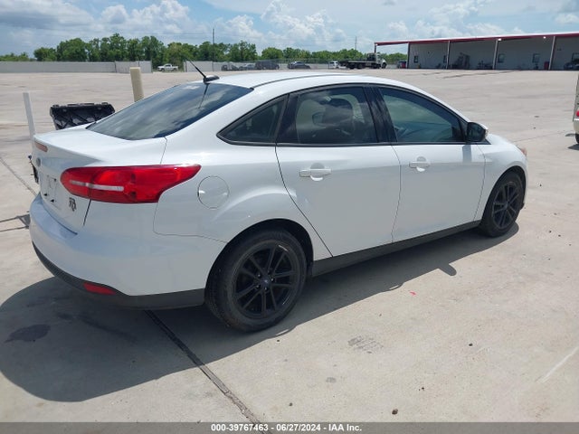 Ford FOCUS SE 2017 1FADP3F26HL285875 Image 4