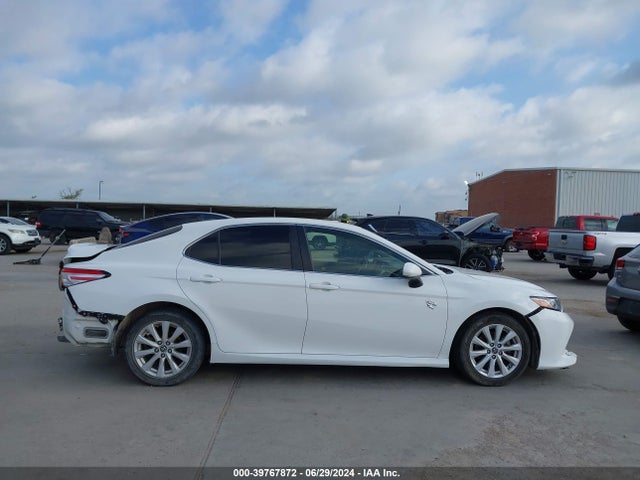 Toyota CAMRY LE 2018 JTNB11HK7J3017133 Image 13