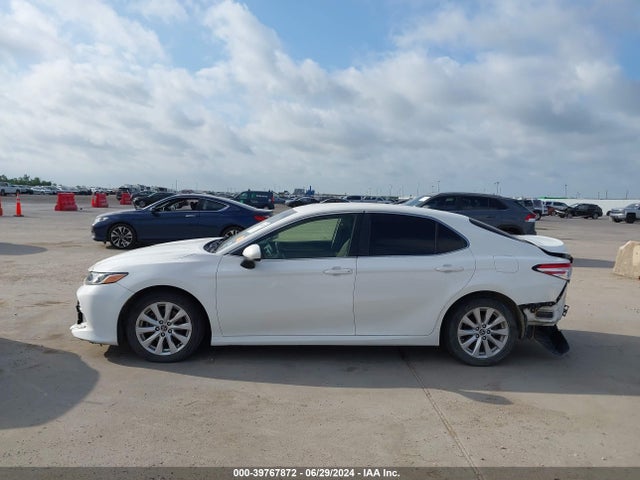 Toyota CAMRY LE 2018 JTNB11HK7J3017133 Image 14