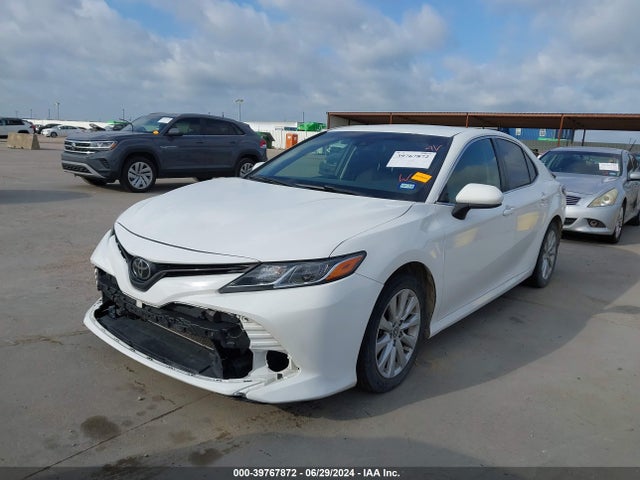 Toyota CAMRY LE 2018 JTNB11HK7J3017133 Image 2