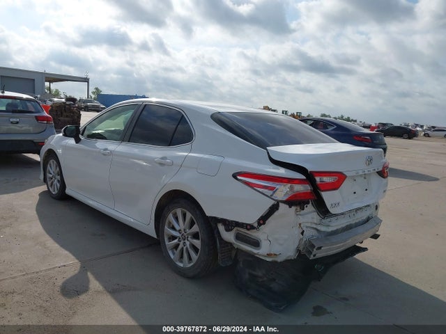 Toyota CAMRY LE 2018 JTNB11HK7J3017133 Image 3