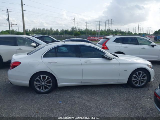 55SWF4JB3HU200267 Mercedes-Benz C 300 Luxury/sport