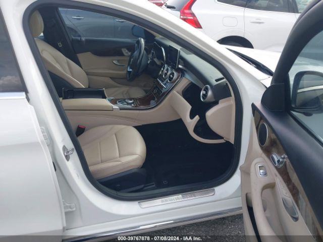 55SWF4JB3HU200267 Mercedes-Benz C 300 Luxury/sport