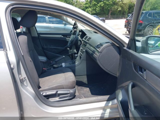1VWAT7A39EC095965 Volkswagen Passat 1.8t S