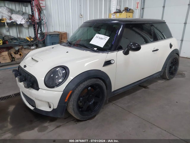 2010 MINI COOPER S WMWMF7C50ATX42797 Photo 1