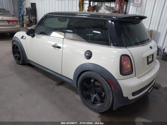 2010 MINI COOPER S WMWMF7C50ATX42797 Photo 2
