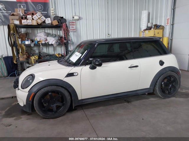 2010 MINI COOPER S WMWMF7C50ATX42797 Photo 5