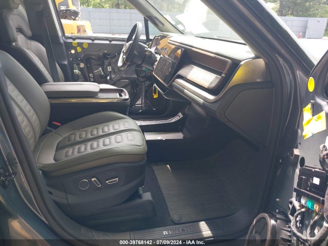 7PDSGABA7PN007369 Rivian R1s Adventure